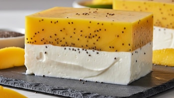 Gelatina de mango, yogur griego