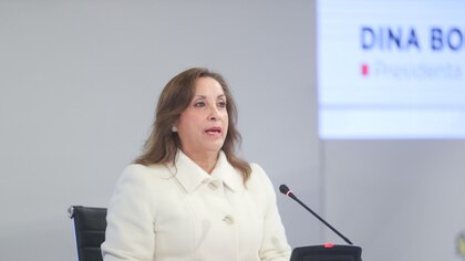 Dina Boluarte condecoró a juez cuya sala decidirá si presidenta recibe S/239 mil del Reniec