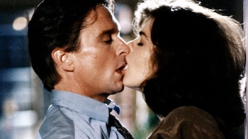 Michael Douglas destapa el romance prohibido que vivió durante ‘Bajos Instintos’: “Me enamoré a pesar de la diferencia de edad”