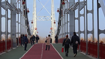 Rusia ataca el Puente Norte de Kiev en el tercer día de bombardeos contra viaductos de la capital