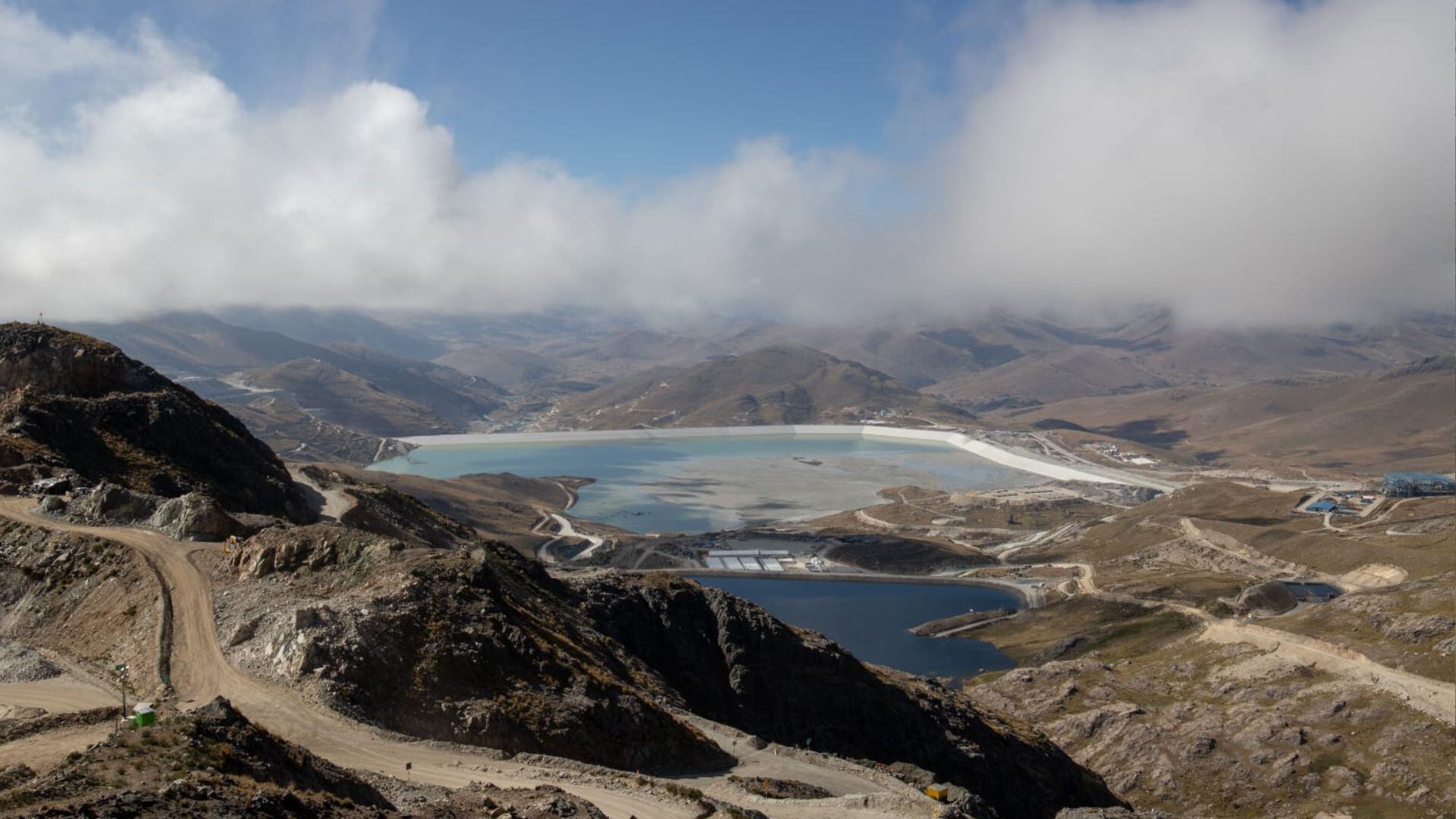 La producción de Las Bambas superó las 348.000 toneladas métricas finas hasta octubre de 2025, representando el 15,2% del cobre nacional.