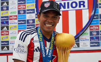 Carlos Bacca se va del Junior de Barranquilla como uno de los ídolos del equipo, y bicampeón del fútbol profesional colombiano en el último año - crédito Junior de Barranquilla