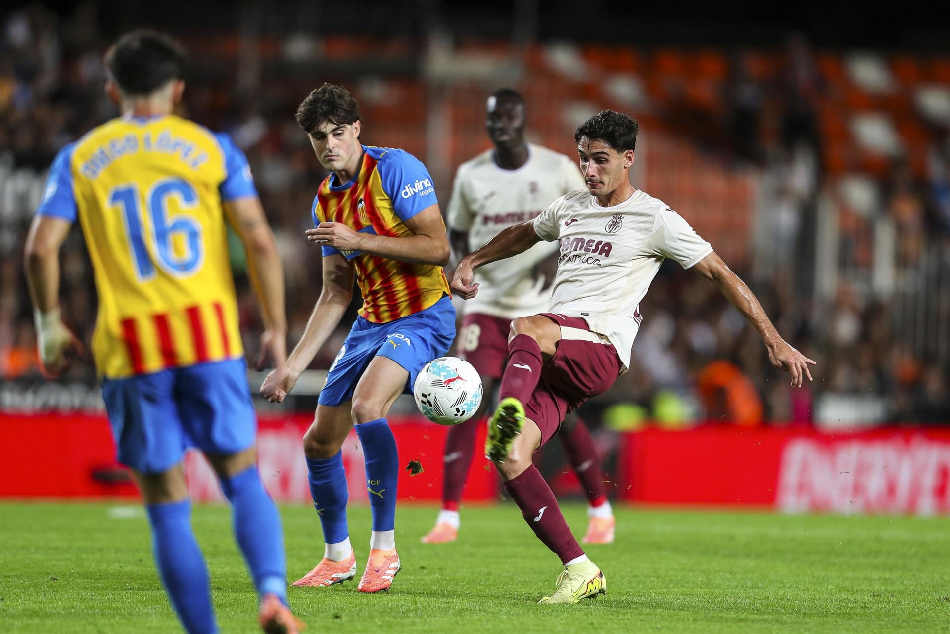 (Pre) Valencia-Villarreal y Racing-Espanyol, duelos para aplacar dudas