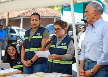 El Gobierno anunció nuevos proyectos de pavimentación en Intibucá para mejorar la conexión entre municipios y facilitar el traslado de productos agrícolas. (Foto: Casa Presidencial)