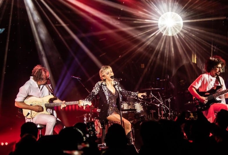Ana Torroja hizo un recorrido por los temas emblemáticos de Mecano, sus éxitos en solitario y sus nuevas propuestas musicales (Foto: Instagram ana_torroja)