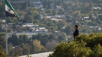 Siria impone un toque de