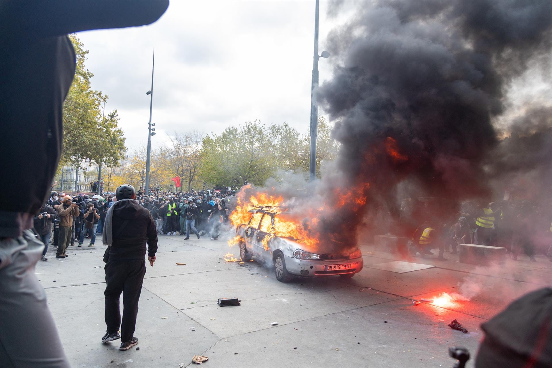El alcalde de París cuestiona los medios de la Policía ante los disturbios y saqueos del sábado