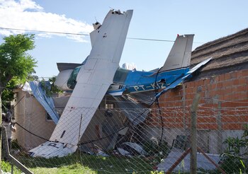 Así quedó la avioneta sobre