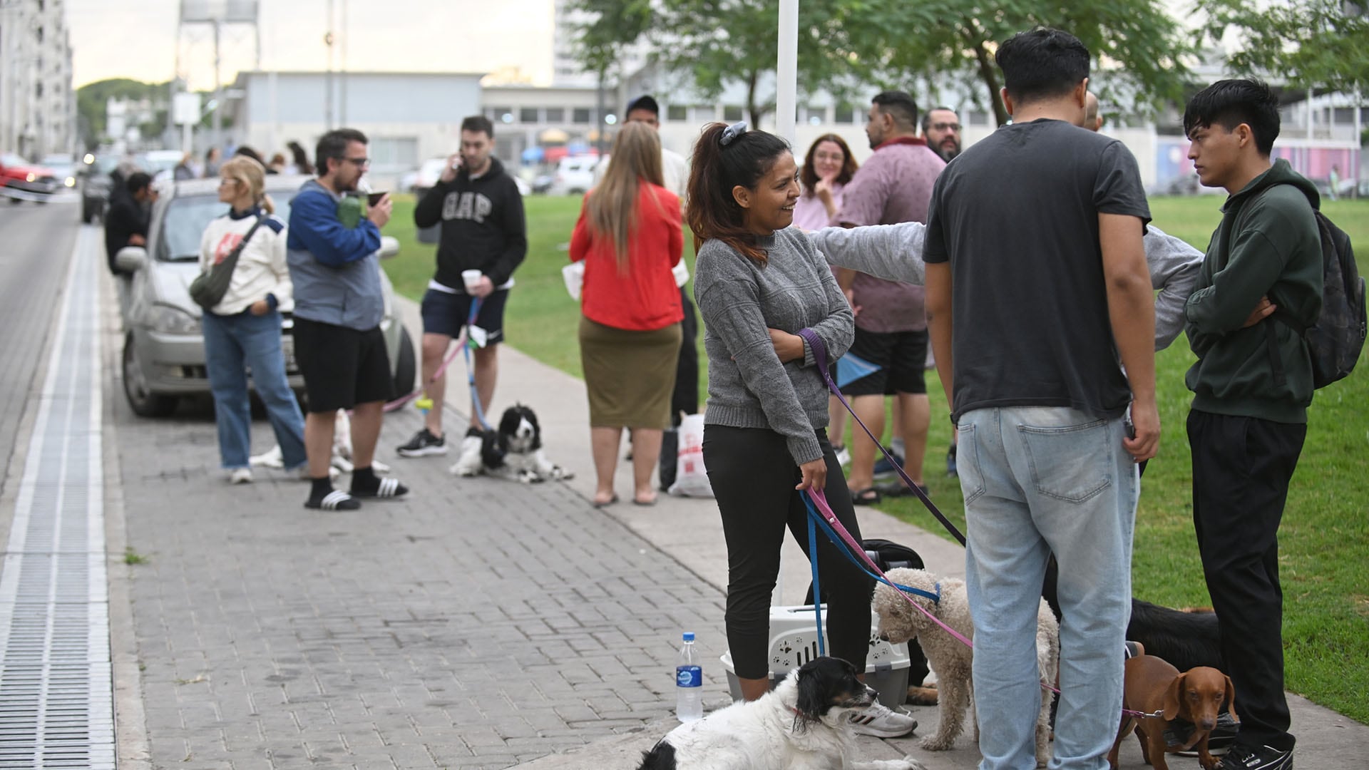 Representantes de COSUD, la empresa constructora, y la administración del complejo están en comunicación constante con los habitantes evacuados (Maximiliano Luna)