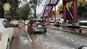 Estudiantes del IPN bloquean Circuito Interior para exigir la destitución de directivos