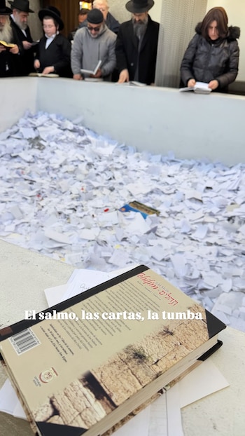 Miles de fieles visitan cada