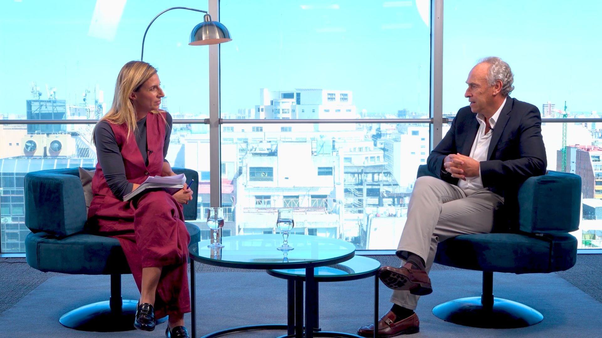 En el primer capítulo de “Pampa: 20 años de historia”, Luciana Geuna entrevista a Marcelo Mindlin, repasando los inicios y las decisiones fundacionales de la compañía (Pampa Energía)