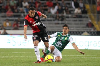 Ravel Morrison, canterano del Manchester United, con la camiseta del Atlas. (EFE/Ulises Ruiz Basurto/Archivo)