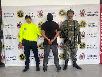 El detenido, de 26 años, llevaba 10 años en la organización ilegal y mantenía injerencia en municipios del sur de Bolívar - crédito Ejércitp
