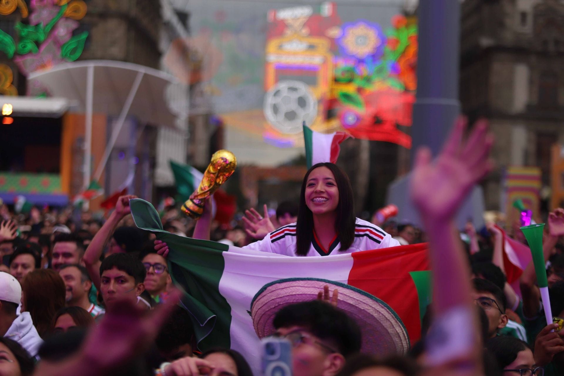 El Zócalo de la Ciudad de México para este miércoles 8 de julio, pero retoma la fiesta el jueves 9: el FIFA Fan Festival seguirá abierto de forma gratuita hasta el 19 de julio, cuando se dispute la final de la Copa del Mundo 2026. FOTO: GRACIELA LÓPEZ/CUARTOSCURO.COM