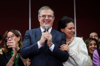 Marcelo Ebrard permanecerá en Morena