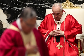 El papa Francisco celebra una misa en la Basílica de San Pedro, en el Vaticano, el 4 de noviembre de 2021 (REUTERS/Yara Nardi/archivo)