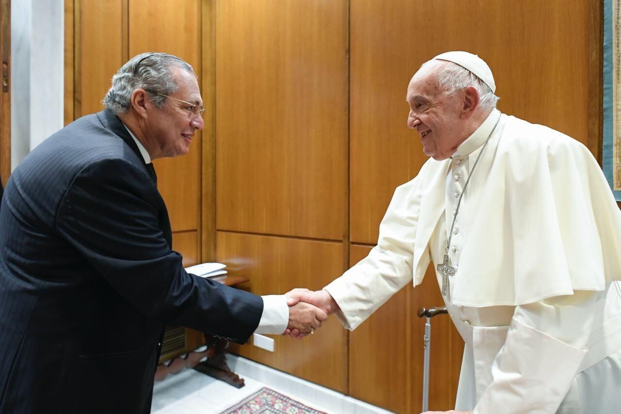 El congresista Iván Name recordó que el papa les pedía oraciones y afirmó que su partida fue poética, como su vida - crédito @IvanNameVasquez/X