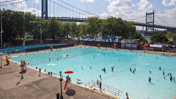 La ciudad de Nueva York anunció apertura de piscinas públicas gratuitas al aire libre