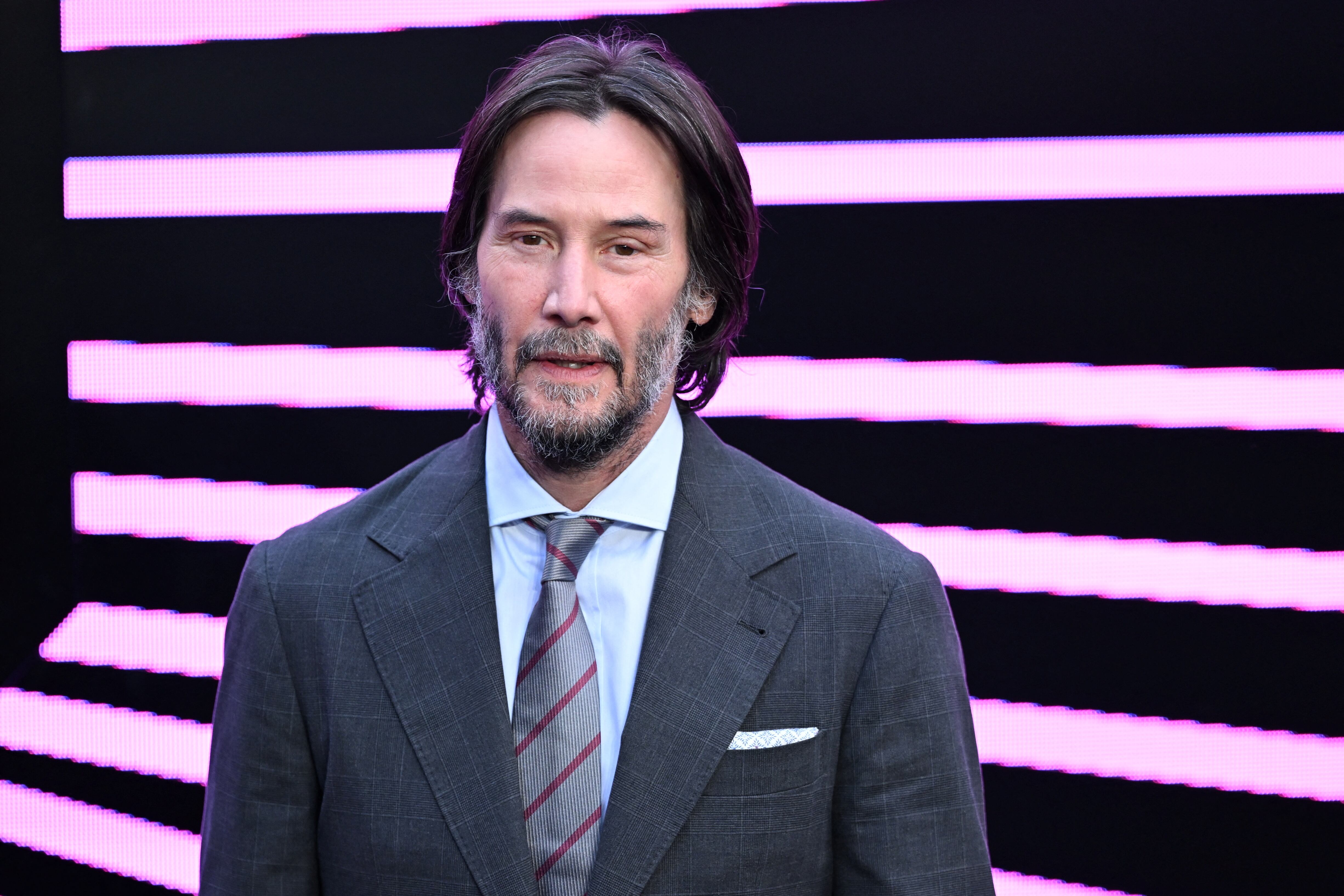 Tras décadas bajo la mirada pública, Keanu Reeves representa un ejemplo de fortaleza serena y empatía en la industria cinematográfica (REUTERS/Chris J. Ratcliffe)
