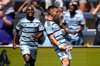 Los mediocampistas Gadi Kinda y