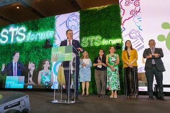 Marcelo Ebrard viajó este jueves