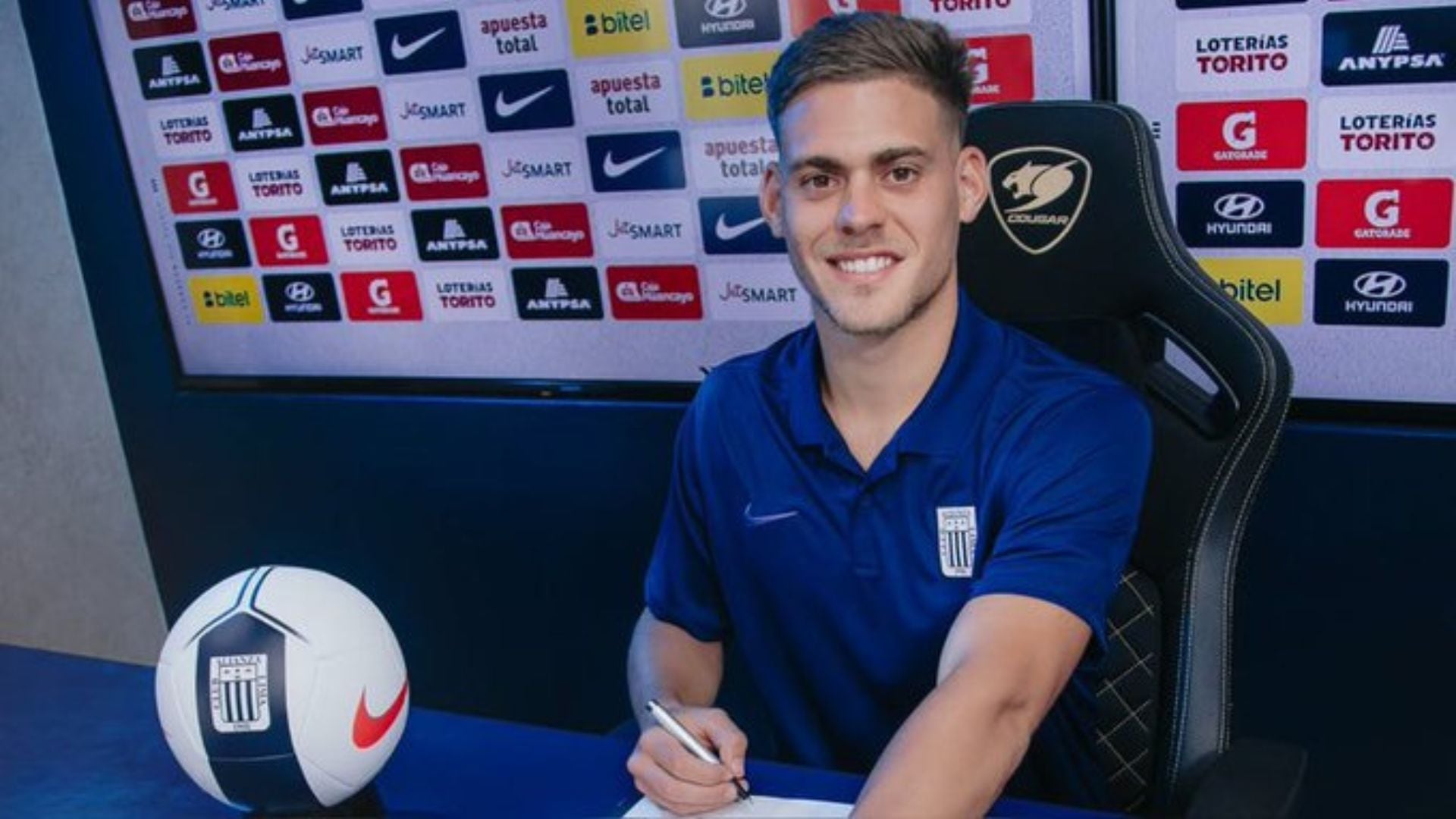 Federico Girotti firmó contrato con Alianza Lima hasta diciembre del 2028. - créditos: Alianza Lima