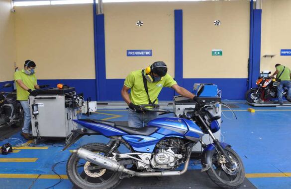 Las motocicletas deben pasar revisión técnico-mecánica desde el segundo año de matrícula. En 2026, el costo del trámite oscila entre $217.000 y $247.000, según la antigüedad del vehículo - crédito CDA