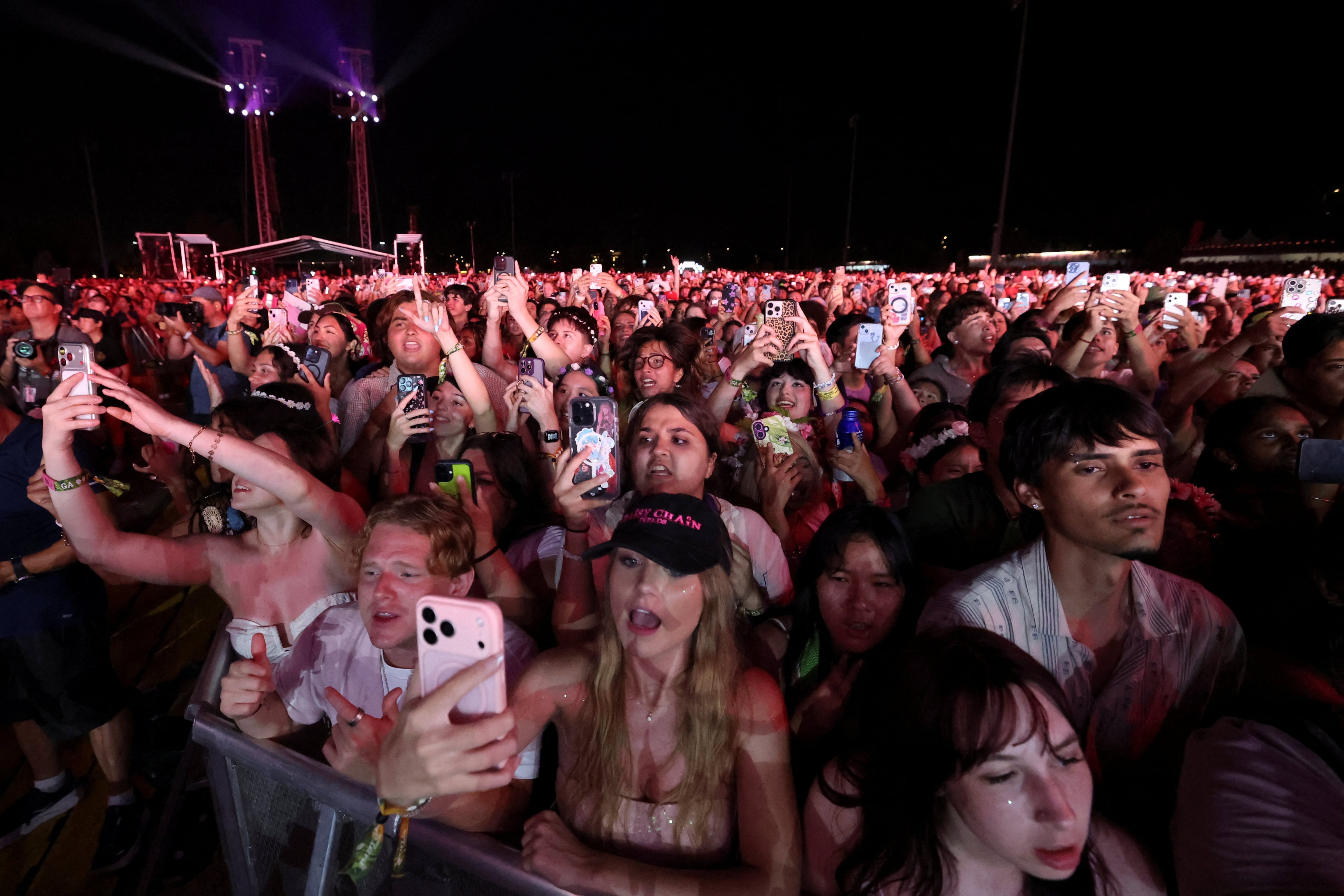 Daisy Chain Fields reunió solo a artistas mujeres, destinó 10 millones de dólares a organizaciones por los derechos de mujeres y niñas (REUTERS/Mario Anzuoni)