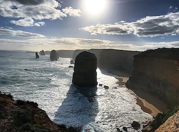Investigadores de la Universidad de Melbourne precisan la edad de los 12 Apóstoles entre 8,6 y 14 millones de años, superando estudios anteriores sobre estas formaciones de Australia (@hotdudu)