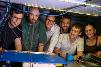El equipo de TU Wien: Thomas Riebner, Luca Toscani de Col, Thorsten Schumm, Fabian Schaden, Felix Schneider, Ira Morawetz (de izquierda a derecha). Crédito: Matthias Heisler, TU Viena
