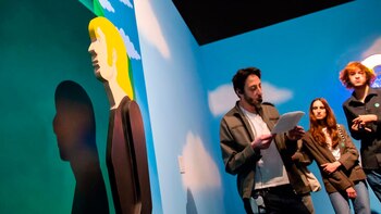 Fernando Chulak leyendo en el