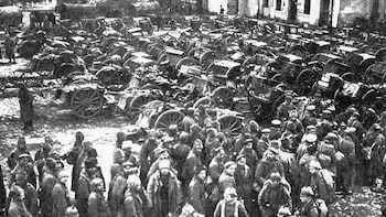 Prisioneros rusos en Tannenberg junto