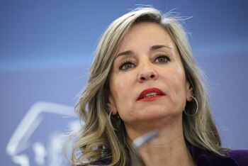 25/11/2025 La portavoz del grupo parlamentario de Sumar, Verónica Martínez Barbero, durante una rueda de prensa en el Congreso de los Diputados, a 25 de noviembre de 2025, en Madrid (España).
POLITICA
Alejandro Martínez Vélez - Europa Press