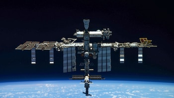 Falla en la Estación Espacial Internacional: astronautas se preparan para reparar un dispositivo robótico