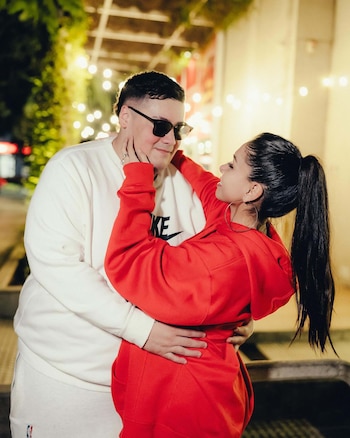 Big Apple junto a su