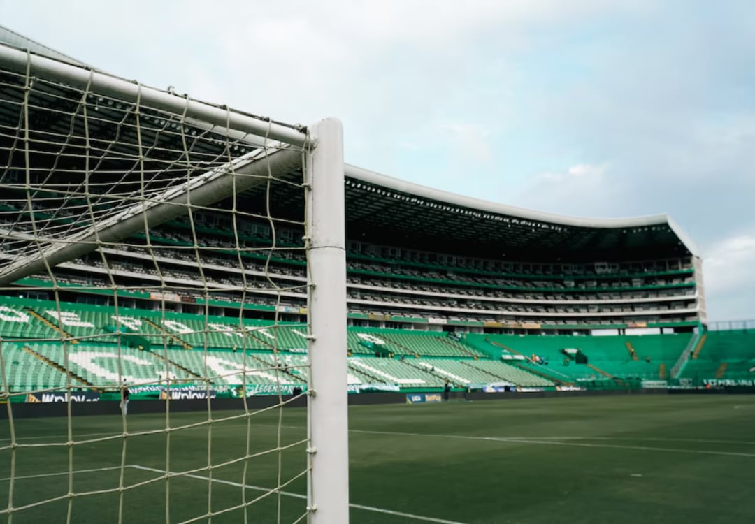 La construcción de un estadio fuera del perímetro urbano genera problemas de transporte para la hinchada y elevados costos de mantenimiento - crédito Deportivo Cali