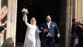 Antonio Tejado reaparece en la boda de su hermano pequeño, Chema, acompañado de su novia Samara Terrón