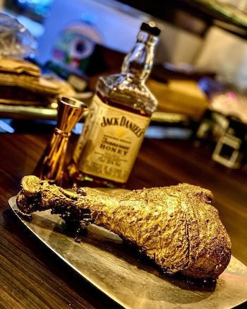 PIERNA DE DINOSAURIO (pavo) BAÑADA