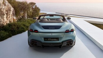 El alerón trasero sale a