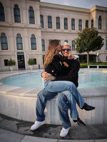 Una de las acarameladas postales