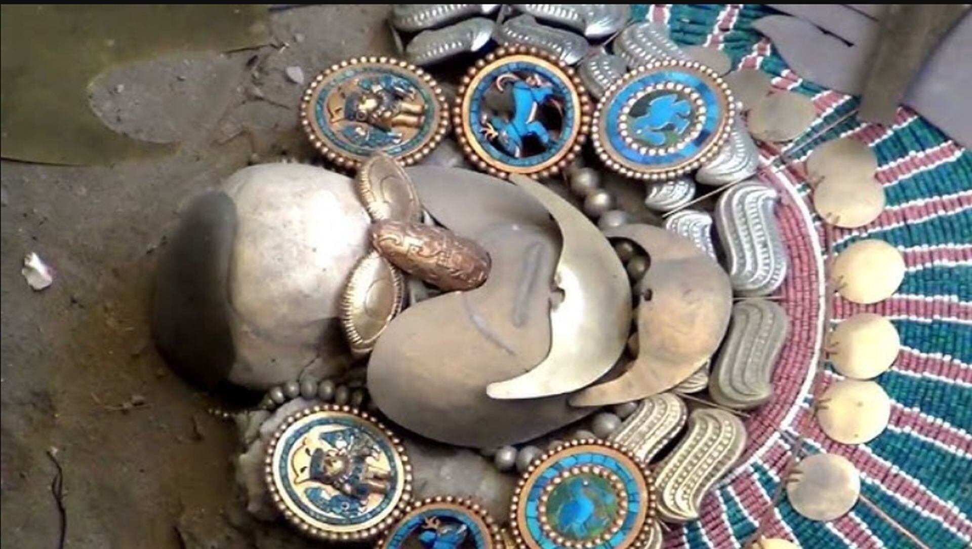 La devolución de las joyas del Señor de Sipán a Lambayeque, el 3 de febrero de 1999, marcó un hito en la valoración del patrimonio prehispánico. (Andina)