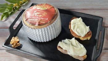 El mejor queso de España lo elaboran 13 amigos en un pequeño pueblo de Badajoz: los supermercados donde comprarlo por unos 10 € dentro y fuera de Extremadura