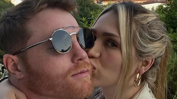 Durante su paso por Egipto Canelo Álvarez sorprendió con emotivo mensaje a Fernanda Gómez por su quinto aniversario