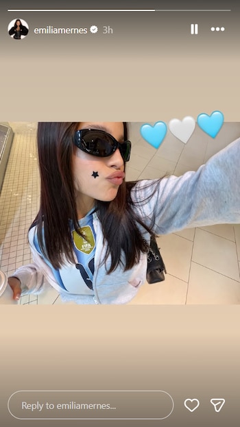 Emilia Mernes vivió el triunfo de Argentina ante Argelia con la camiseta de la Selección