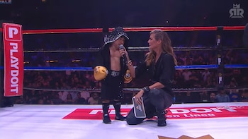 Abelito cayó a la lona en el primer round, pero concluyó el enfrentamiento y admitió necesitar un masaje para su recuperación (YouTube/ Ring Royale)