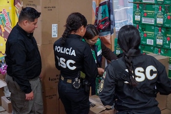 El negocio fue revisado por agentes capitalinos y personal de salubridad. Crédito: SSC