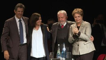 El expresidente de Brasil Luiz Inácio Lula da Silva recibió el lunes en París el título de ciudadano de honor de la ciudad, en un acto en el que dijo estar dispuesto a luchar para "reconquistar" la democracia en Brasil.
