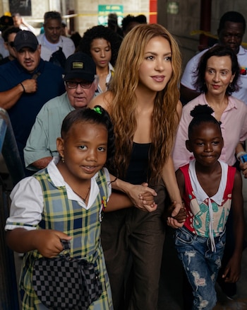 La cantante confirmó que Buffett, se comprometió junto a la Fundación Pies Descalzos a concretar la construcción de 10 escuelas en Chocó - crédito @shakira/Instagram