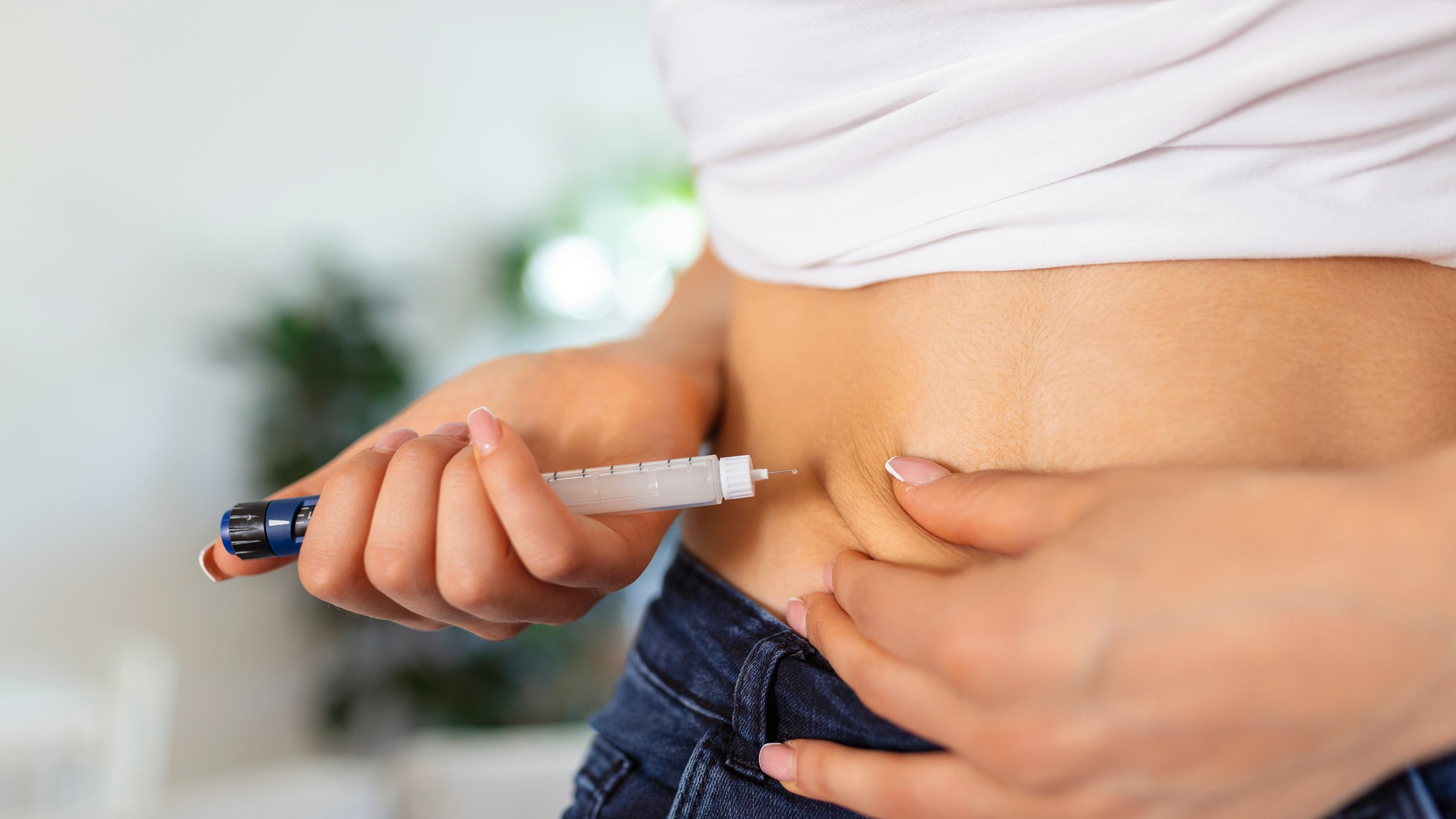 La Mayo Clinic advierte que el uso de insulina puede asociarse a aumento de peso, pero una alimentación equilibrada ayuda a evitarlo (Freepik)
